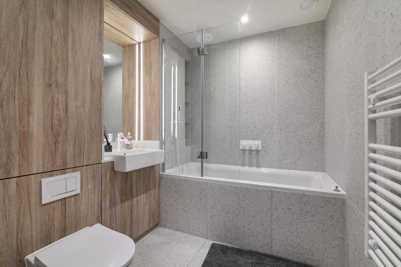 Luxury Spacious Flat With Communal Gardens And Parking لندن المظهر الخارجي الصورة