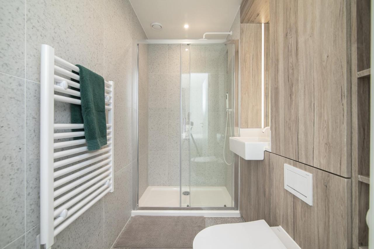 Luxury Spacious Flat With Communal Gardens And Parking لندن المظهر الخارجي الصورة
